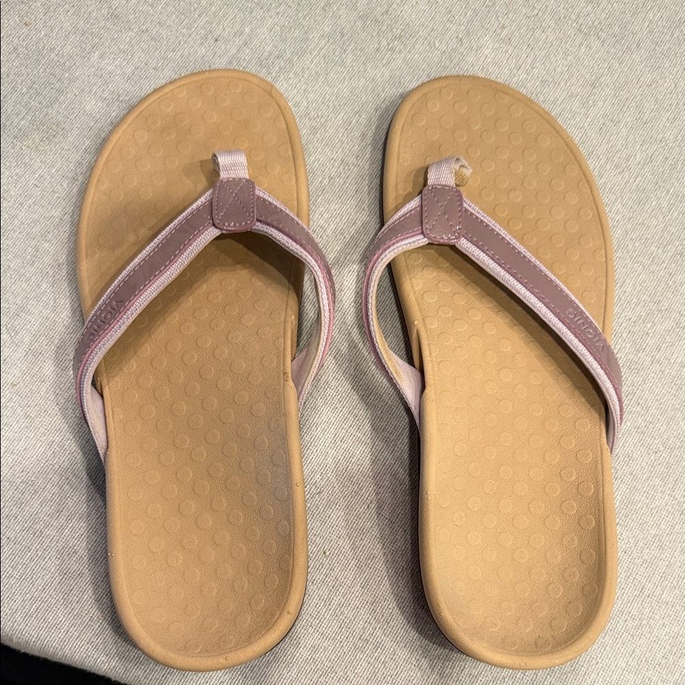 Elegant Vionic lavender women’s size 10 sandals
